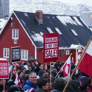 «Κάτω τα χέρια από τη Γροιλανδία»: Μαζικές διαδηλώσεις κατά των σχεδίων του Ντόναλντ Τραμπ
