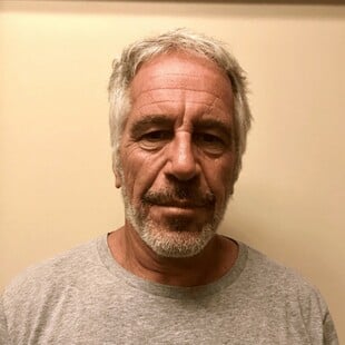 Τζέφρι Έπσταϊν: Επιζήζασες αποκαλύπτουν πως τις δελέαζε με υποσχέσεις για ακαδημαϊκή εκπαίδευση