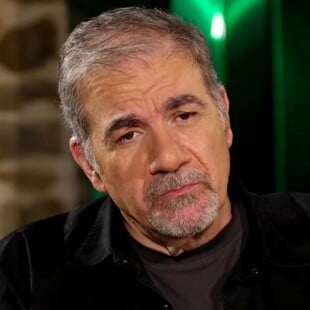 Δημήτρης Σταρόβας: «Ο βιολογικός μου πατέρας παράτησε τη μαμά μου όταν ήταν έγκυος, με μεγάλωσε μόνη της»