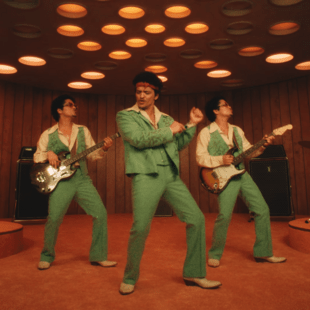 Ο Μπρούνο Μαρς στην κορυφή του Billboard Hot 100