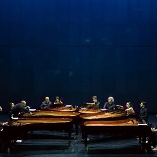 Το Piandaemonium στο Μέγαρο: 12 πιανίστες και 6 πιάνα συνομιλούν και αλληλεπιδρούν