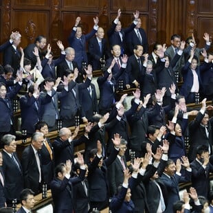 ΙΑΠΩΝΙΑ ΚΑΤΩ ΒΟΥΛΗ ΔΙΑΛΥΣΗ ΠΡΟΩΡΕΣ ΒΟΥΛΕΥΤΙΚΕΣ ΕΚΛΟΓΕΣ