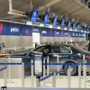 ΗΠΑ ΣΥΓΚΡΟΥΣΗ ΑΥΤΟΚΙΝΗΤΟ ΑΕΡΟΔΡΟΜΙΟ