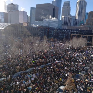 ΗΠΑ: Χιλιάδες κόσμου στους δρόμους της Μινεσότα για να διαδηλώσουν κατά της ICE