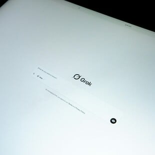 Η Ευρωπαϊκή Ένωση ξεκινά έρευνα για τις εικόνες σεξουαλικού περιεχομένου που παρήγαγε το Grok 