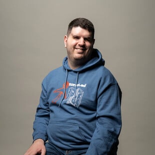 «Στο Grindr με μπλοκάρουν όταν καταλάβουν ότι είμαι τυφλός»