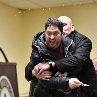 Μινεσότα: «Δεν αφήνω τους νταήδες να νικούν» - Βουλευτής δέχτηκε επίθεση με σύριγγα που περιείχε άγνωστο υγρό