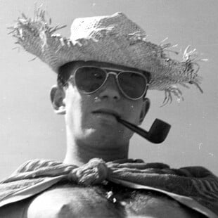 Γιάννης Τσεκλένης (1937-2020): Ο σχεδιαστής που λάνσαρε την ελληνική μόδα στα πέρατα του κόσμου