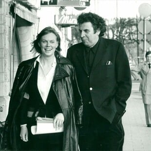 Το πίσω ράφι/ Άρια Σαϊονμάα: «Μια νέα γυναίκα αποκαλύπτεται»