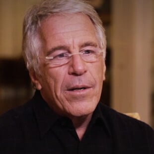 «Νομίζεις ότι είσαι ο ίδιος ο διάβολος;» - Στο φως εκατοντάδες αποχαρακτηρισμένα αρχεία του Τζέφρι Έπσταϊν