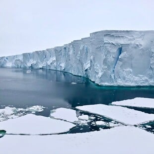 Μπορεί μια τεράστια τεχνητή κουρτίνα να σταματήσει τον «παγετώνα της Αποκάλυψης»; 