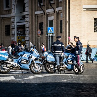 ΙΤΑΛΙΑ ΓΥΝΑΙΚΟΚΤΟΝΙΑ ΝΑΠΟΛΗ