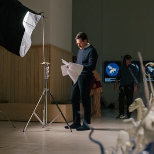 33’ με τον Άνταμ Κρίστιαν Κλαρκ στα γυρίσματα της ταινίας του «Bells»