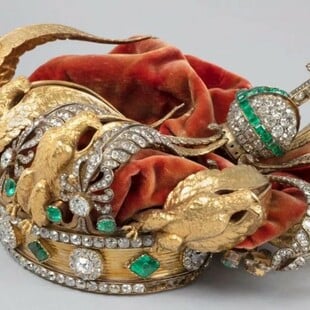 Μουσείο του Λούβρου: Οι πρώτες φωτογραφίες του στέμματος της Γαλλίδας αυτοκράτειρας Ευγενίας μετά τη ληστεία 