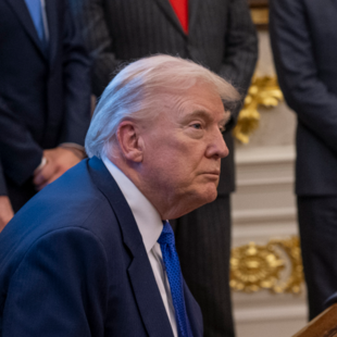 Ο Τραμπ λέει ότι ο Πρέτι και η Γκουντ «δεν ήταν άγγελοι», ενώ αφήνει να εννοηθεί μια «πιο ήπια προσέγγιση» στο μεταναστευτικό