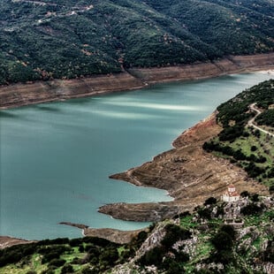 Λίμνη Μόρνου: Θεαματική άνοδος της στάθμης του νερού από τον Νοέμβριο 