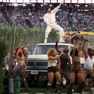 Super Bowl: Ο Bad Bunny ένωσε την Αμερική τραγουδώντας στα Ισπανικά