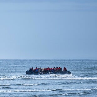 ΝΑΥΑΓΙΟ ΜΕΤΑΝΑΣΤΕΣ ΜΕΣΟΓΕΙΟΣ ΛΙΒΥΗ