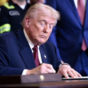 ΤΡΑΜΠ BBC ΔΙΚΗ