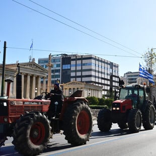 Αγρότες: Οργανωμένη αποχώρηση το μεσημέρι από την πλατεία Συντάγματος