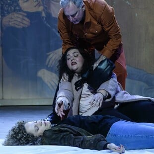 Η τρομερή Αγία Αθανασία του Αιγάλεω έγινε θεατρικό έργο