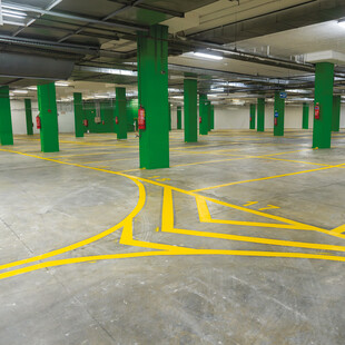 Πώς η ανάπλαση των κλειστών πάρκινγκ δίνει μια ανάσα στο κέντρο της πόλης