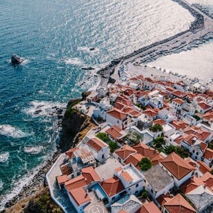 ΝΗΣΙ ΚΟΡΥΦΑΙΟΣ ΠΡΟΟΡΙΣΜΟΣ 2026 SLOW TRAVEL ΣΚΟΠΕΛΟΣ