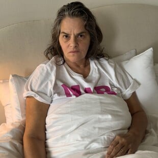 ΕΠΕΞ Η ριζοσπαστική ειλικρίνεια της Τρέισι Έμιν/ «Μετανιώνω που κάπνιζα και πηδιόμουν από τη λάθος τρύπα»