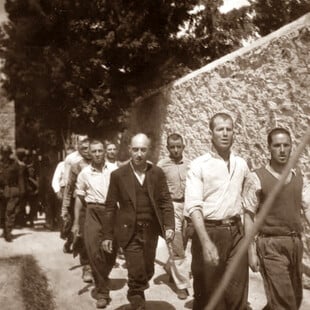 Τα βλέμματα, τα σώματα και το τραγούδι τους