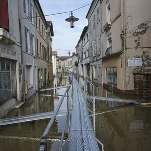 ΓΑΛΛΙΑ ΒΡΟΧΟΠΤΩΣΕΙΣ ΠΛΗΜΜΥΡΕΣ ΣΥΝΑΓΕΡΜΟΣ