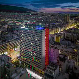 Το President Hotel Athens αποκαλύπτει την ανανεωμένη εξωτερική κλίμακα πυρασφάλειας με την υπογραφή του Minos Digenis Arquitectos
