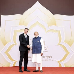 ΚΥΡΙΑΚΟΣ ΜΗΤΣΟΤΑΚΗΣ ΙΝΔΙΑ ΝΑΡΕΝΤΡΑ ΜΟΝΤΙ