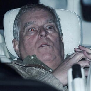 Ελεύθερος ο Άντριου μετά την ανάκριση: Η πρώτη φωτογραφία μετά τη σύλληψή του