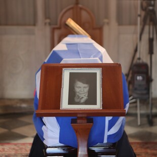 ΕΛΕΝΗ ΓΛΥΚΑΤΖΗ ΑΡΒΕΛΕΡ ΛΑΙΚΟ ΠΡΟΣΚΥΝΗΜΑ ΣΟΡΟΣ