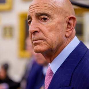 Τομ Μπαράκ: Ο δισεκατομμυριούχος φίλος του Τραμπ στη σκιά του σκανδάλου Έπστιν