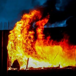 ΦΩΤΙΑ ΣΠΑΤΑ ΠΥΡΟΣΒΕΣΤΙΚΗ