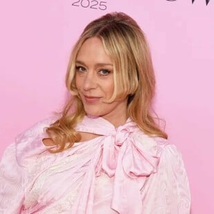 Η Chloë Sevigny γυρίζει ντοκιμαντέρ για τους Deadheads και για την Αμερική που επιμένει