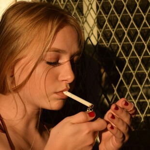 Ευρώπη: Οι έφηβες έχουν το υψηλότερο ποσοστό καπνίσματος της ηλικίας τους παγκοσμίως