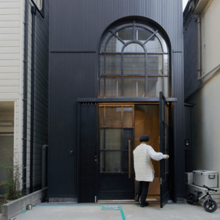 Ένα οικογενειακό σπίτι στο Τόκιο όσο μια θέση parking 