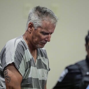 ΗΠΑ ΠΑΤΕΡΑΣ ΠΥΡΟΒΟΛΙΣΜΟΙ ΣΕ ΣΧΟΛΕΙΟ