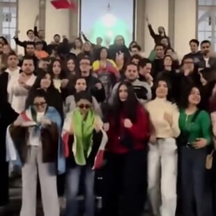 ΙΡΑΝΟΙ ΧΟΡΟΣ ΤΡΑΜΠ ΠΑΝΗΓΥΡΙΣΜΟΙ ΝΕΚΡΟΣ ΧΑΜΕΝΕΙ