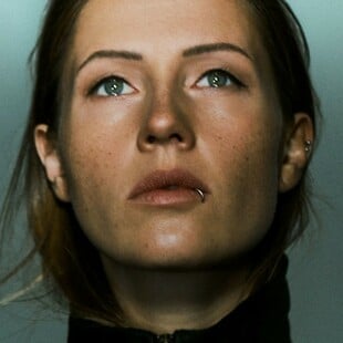 Η Charlotte de Witte ακυρώνει την περιοδεία της στην Αυστραλία λόγω της κλιμάκωσης στη Μέση Ανατολή