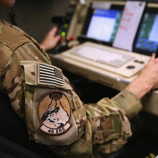 DRONES DATA CENTERS ΠΟΛΕΜΟΣ ΣΤΗ ΜΕΣΗ ΑΝΑΤΟΛΗ