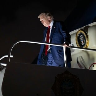 Η «μεταμόρφωση» του Ντόναλντ Τραμπ από ειρηνιστή πρόεδρο σε ηγέτη πολέμου