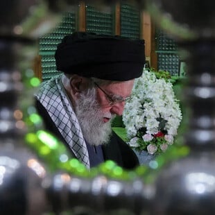 «Τέλος μιας εποχής»: Ο θάνατος Χαμενεΐ θεωρείται για το Ιράν μια στιγμή αντίστοιχη με την πτώση του Τείχους του Βερολίνου