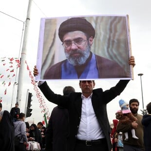 ΜΟΤΖΤΑΜΠΑ ΧΑΜΕΝΕΙ ΓΙΑΤΙ ΟΧΙ ΔΙΑΔΟΧΟΣ