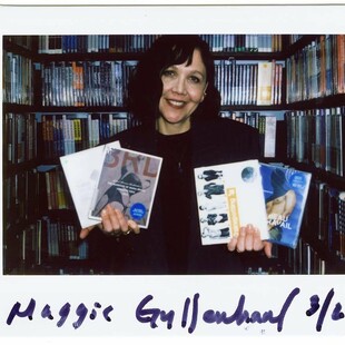 H Μάγκι Τζίλενχαλ κάνει μια βόλτα στην ντουλάπα της Criterion