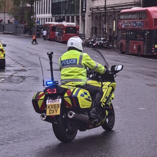 ΒΡΕΤΑΝΙΑ ΕΠΙΘΕΣΗ ΜΑΧΑΙΡΙ ΜΑΘΗΤΗΣ ΣΧΟΛΕΙΟ