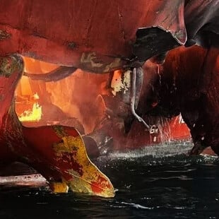 Στενά του Ορμούζ: Ένα ελληνόκτητο ανάμεσα στα τρία φορτηγά πλοία που χτυπήθηκαν από άγνωστης προέλευσης βλήματα