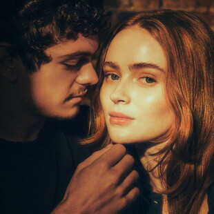 Η Sadie Sink λέει ότι το Stranger Things την προστάτευσε, λίγο πριν από την πρεμιέρα της ως Ιουλιέτα στο Λονδίνο